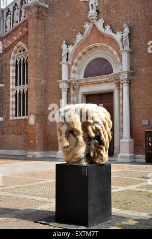 Italie Venise Cannaregio- Campo Madonna dell 'Orto - 'Notre Dame du Jardin' 15e 100 église gothique - tombe de l'artiste Tintoretto Banque D'Images