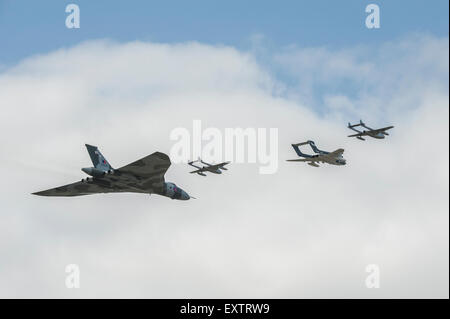 Bombardier Vulcan B2, Sea Vixen FAW2 et Vampire FB52 voler en formation Banque D'Images