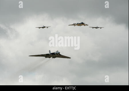 Bombardier Vulcan B2, Sea Vixen FAW2 et Vampire FB52 voler en formation Banque D'Images