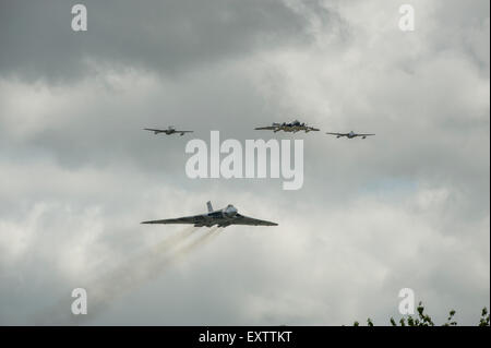 Bombardier Vulcan B2, Sea Vixen FAW2 et Vampire FB52 voler en formation Banque D'Images