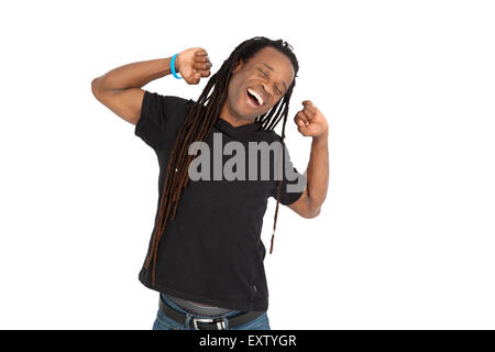 Bel homme avec des dreadlocks faisant différentes expressions dans différents ensembles de vêtements : bras levés Banque D'Images