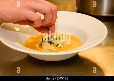 Soupe, poisson, repas, fruits de mer, dîner, nourriture, bol, plat, le déjeuner, la cuisine, plaque, délicieux et sains, gourmet, sex, traditionnelle, appet Banque D'Images