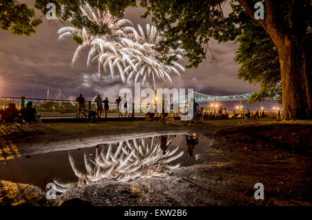 'Artifice Montréal Festival de l'International des Feux Loto-Québec' Banque D'Images