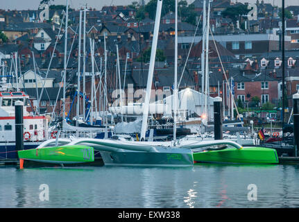 Cowes, île de Wight. 16 juillet, 2015. Phédon 03 Trimaran MOD70, qui a établi un nouveau record pour la ronde Point Pearns Antigua Race 2015, amarré à Cowes (île de Wight, Royaume-Uni le jeudi, 16 juillet 2015. Crédit : Sam Kurtul / Alamy Live News Banque D'Images