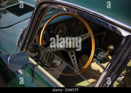 Intérieur d'une jaguar e-type au cours de la 14e tournée d'orange. Cette visite annuelle a lieu au cours de l'anniversaire du roi, Banque D'Images