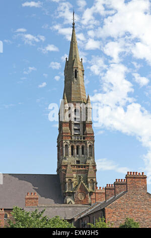 Le clocher et sa flèche de St Patrick's Church Donegall Street Belfast Banque D'Images