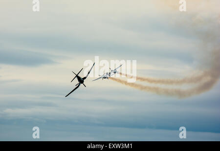 Avions historiques dans le vol de formation Banque D'Images