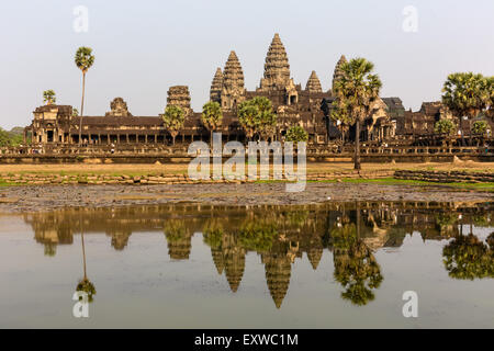 Angkor Wat Temple reflète dans le nord de l'étang, la Province de Siem Reap, Cambodge Banque D'Images