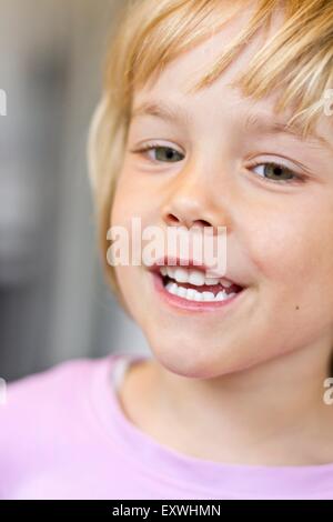 Jeune fille riant Banque D'Images