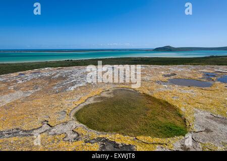 Vue de l'éperon rocheux sur Langebaan lagoon, West Coast National Park, Afrique du Sud Banque D'Images