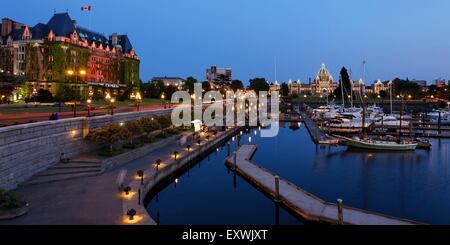 Hôtel Empress la nuit, le port de Victoria, île de Vancouver, Canada Banque D'Images