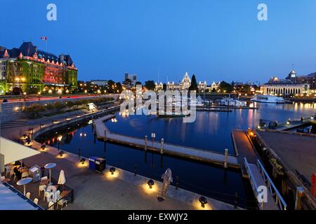 Hôtel Empress la nuit, le port de Victoria, île de Vancouver, Canada Banque D'Images