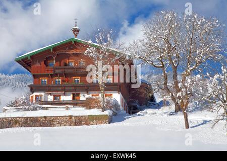 Gîte rural en hiver, Heiterwang, Tyrol, Autriche Banque D'Images