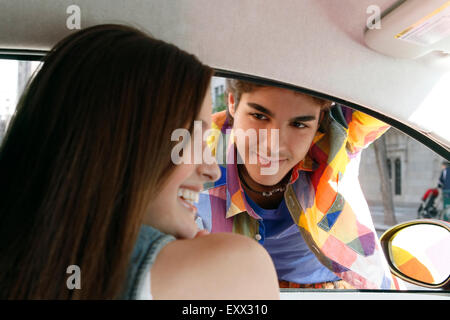 Couple flirting in car Banque D'Images