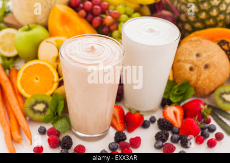 Les smoothies de fruits et Banque D'Images