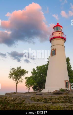 Low angle view of Marble Head Lighthouse Banque D'Images