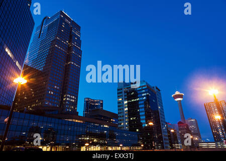 Gratte-ciel de nuit Banque D'Images