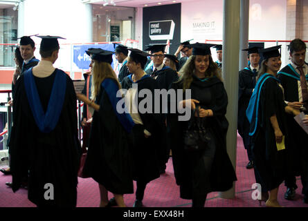 Le jour de la remise des diplômes à l'Université de Warwick (Warwick Arts Centre) Banque D'Images