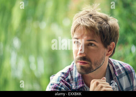 L'homme à l'écart, portrait Banque D'Images