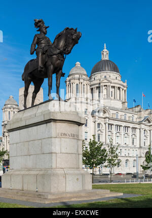 Edward VII statue devant le port de Liverpool Building, ou bureau Dock, Liverpool, Angleterre, Royaume-Uni Banque D'Images