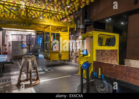 Montrant l'atelier de l'ancien chantier naval Lénine dans le centre de la solidarité européenne, Gdansk, Pologne, Europe Banque D'Images