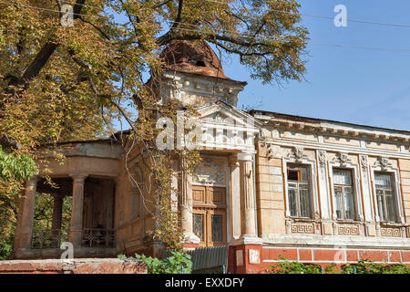 Ancienne maison en pierre construit au 18ème siècle. Maison Surukchi - une maison de maître, en qui, pendant de nombreuses années, il est resté célèbre Banque D'Images