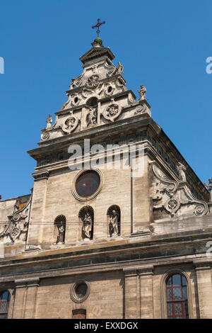 L'Église et le couvent des Bernardins, construit en 1600 - 1620 à Lviv, Ukraine. Centre-ville historique de Lviv est classée au Patrimoine Mondial de l'UNESCO Banque D'Images