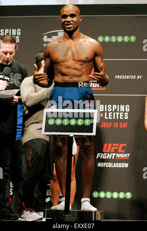 Glasgow, Ecosse, Royaume-Uni. 17 juillet, 2015. Marcus Brimage vient dans à 136 lb au cours de la pesée avant l'UFC Fight Night 72 : Bisping vs Leites au SSE Hydro le vendredi le 17 juillet 2015. L'Hydro Arena SSE. Crédit : Dan Cooke/Alamy Live News Banque D'Images