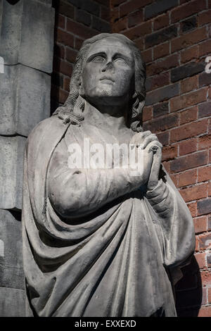 Statue du Christ de la cathédrale Urakami détruite dans l'explosion atomique. Nagasaki Atomic Bomb Museum. Le Japon Banque D'Images