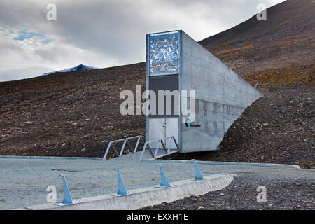 Entrée de la Chambre forte semencière mondiale de Svalbard, la plus grande banque de graines dans le monde entier près de Longyearbyen sur l'île de Spitsbergen Banque D'Images