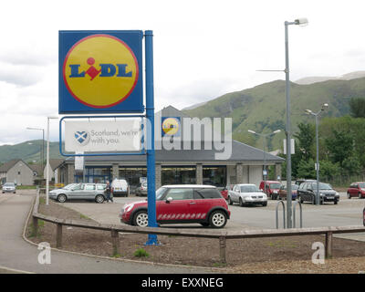 Fort William, Écosse, Angleterre. 04 Juin, 2014. Une succursale de la chaîne de supermarchés discount allemande Lidl à Fort William, Écosse, Angleterre, 04 juin 2014. Photo : Franz-Peter Tschauner/DPA - PAS DE FIL - SERVICE/dpa/Alamy Live News Banque D'Images