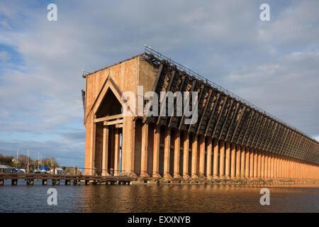 Minerai abandonnées une fois dock utilisé pour transférer le charbon et autres matériaux de wagons de chemin de fer et le lac Supérieur avirons. Banque D'Images