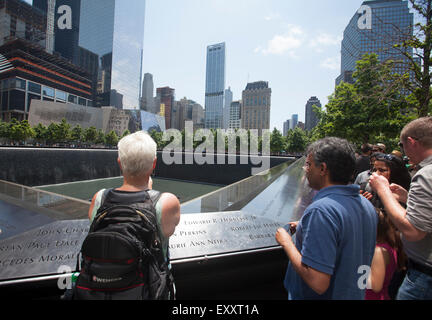 NEW YORK - Mai 30, 2015 : le 11 septembre National Monument est situé au site du World Trade Center, l'ancien emplacement de t Banque D'Images