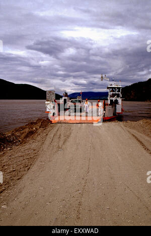 George Black traversier de la rivière Yukon à Top of the World Highway, Yukon Banque D'Images