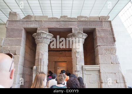 NEW YORK - Mai 26, 2015 : Le Temple de Dendur est un temple égyptien qui a été construit par le gouverneur romain d'Égypte, Pétrone, ar Banque D'Images