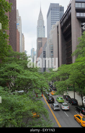 NEW YORK - Mai 27, 2015 : Chrysler building vu de Turtle Bay area de Manhattan, New York. Banque D'Images