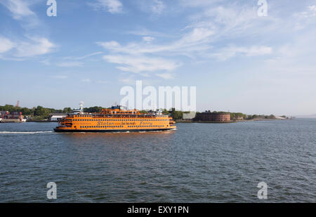 NEW YORK - Mai 28, 2015 : Aujourd'hui, le Staten Island Ferry fournit 22 millions de personnes par an (70 000 passagers par jour n'incluant pas Banque D'Images