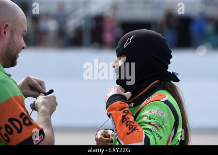 Loudon, New Hampshire, USA. 17 juillet, 2015. Le pilote de la série Sprint Cup Danica Patrick (10) s'apprête à se qualifier pour les 5-Hour Energy 301 NASCAR Sprint Cup series au New Hampshire Motor Speedway. Eric Canha/CSM/Alamy Live News Banque D'Images