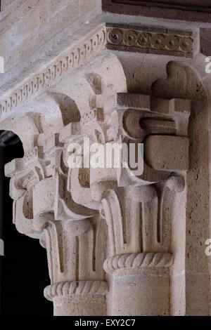 Une des colonnes sculptées de la mosquée Juma ou Shamakhi Shamakhi mosquée de vendredi dans la ville de Shamakhi Azerbaïdjan. En 1918, la milice de l'ARF arménienne ont mis le feu à la mosquée avec des milliers de personnes à l'intérieur. Banque D'Images