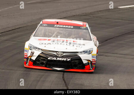 Loudon, NH, USA. 17 juillet, 2015. Carl Edwards (19) remporte la pole pour le 5-hour energy 301 course sur le New Hampshire Motor Speedway de Loudon, NH avec un temps de 28,179 et une vitesse de 135.164 mph. Credit : csm/Alamy Live News Banque D'Images