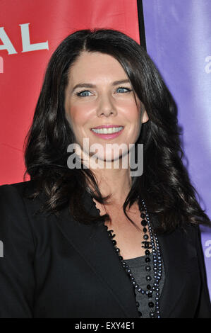 PASADENA, CA - le 13 janvier 2011 : Lauren Graham - star de 'Parenthood' - à l'hiver 2011 NBC Universal Press Tour à l'hôtel Langham Huntington, Pasadena. Banque D'Images