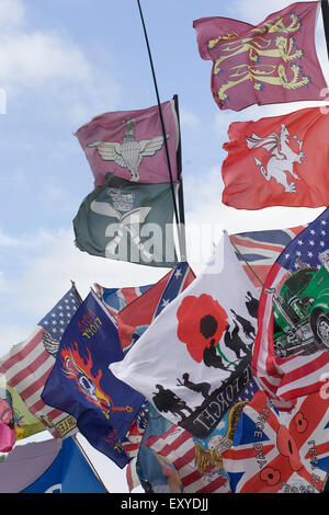 Drapeaux au vent à un show ground en Angleterre Banque D'Images