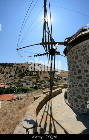 Vue rapprochée du moulin à vent traditionnel grec restauré détail squelette dans Kondias village. Lemnos limnos ou île. La Grèce. Banque D'Images