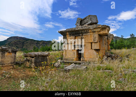 Petit mausolée à la nécropole de l'ancien Empire Romain ville de Hiérapolis Pamukkale en Turquie ci-dessus. Banque D'Images