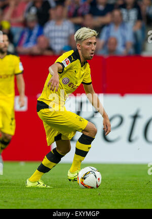 Bochum, Allemagne. 17 juillet, 2015. Dortmund's Kevin Kampl en action pendant la coupe match amical entre Bochum et Dortmund Borussia au Rewirpower Stadion de Bochum, Allemagne, 17 juillet 2015. Photo : Guido Kirchner/dpa/Alamy Live News Banque D'Images