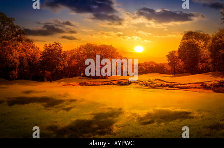 Lever de soleil sur beau terrain de golf sur la Riviera Maya au Mexique Banque D'Images