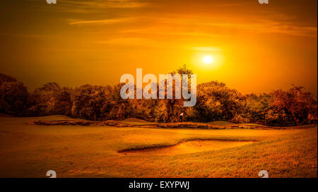 Lever de soleil sur beau terrain de golf sur la Riviera Maya au Mexique Banque D'Images