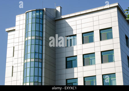 Grand immeuble de bureaux modernes et nouvelle architecture Banque D'Images