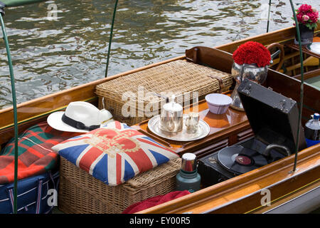 'Simplement Messing à propos de bateaux' Henley Banque D'Images