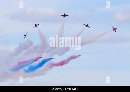 Les flèches rouges affichage à l'RIAT 2015, Fairford, UK. Crédit : Antony l'ortie/Alamy Live News Banque D'Images